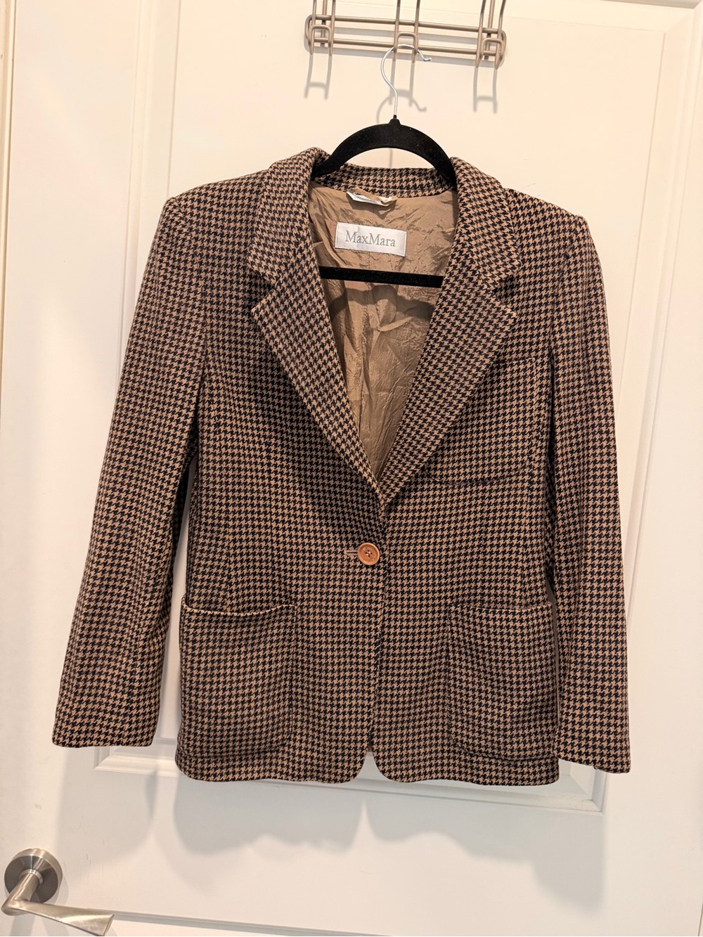Max Mara Brown
Houndstooth Pure New Wool
Single Button Blazer Size S